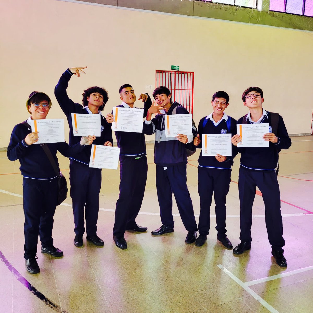 🚀✨Junto a la <a href="/usbbog/">Universidad de San Buenaventura, Bogotá</a> celebramos la certificación de 1160 estudiantes en el marco de la estrategia de •Inmersión a la Vida Universitaria• una oportunidad para el acercamiento con su futuro. Avanzamos en la #TransformaciónEducativa para jóvenes de Bogotá.👏🏻
