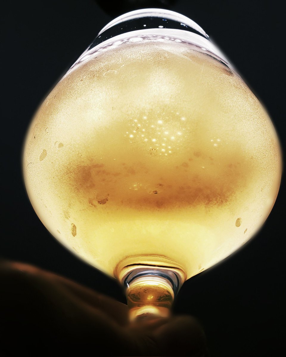 love4theatre1's tweet photo. Yep beer in a wine glass...#boozephotography #beernights https://t.co/MFrBHaI6X5