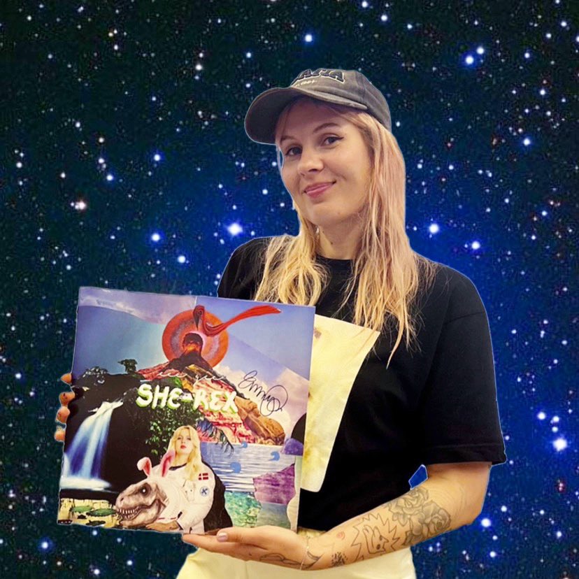 eeegee8's tweet image. Me showing my mom the drawing I made in 2nd grade