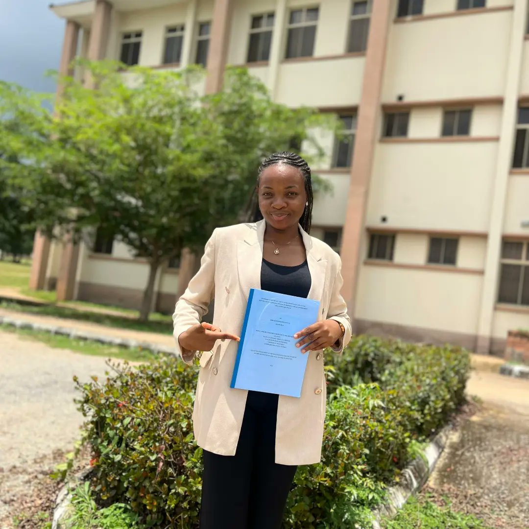 Oyindamolaaaa_'s tweet photo. Final Defense Done! 🥳🎓 Thank you Goddddd 🥺❤️ https://t.co/BeGsRtxeVQ