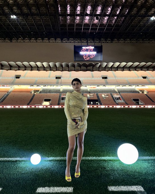 Just an intimate dinner in a STADIUM??? MILLE GRAZIE Off-White @acmilan @vogue_italia  ⚽️🩶💫 https://t