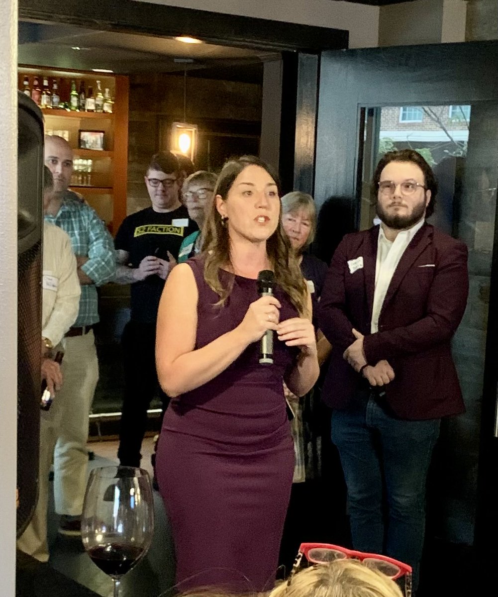 TrishForMO's tweet photo. She understands what it takes to be Missouri’s next governor and will do the work to get there. 🇺🇸⁦

How to help ⁦@crystal_quade⁩
Donate 💰
Door knock 🚪
Phone bank 📞
And donate again 💰 https://t.co/yoRbOX237D