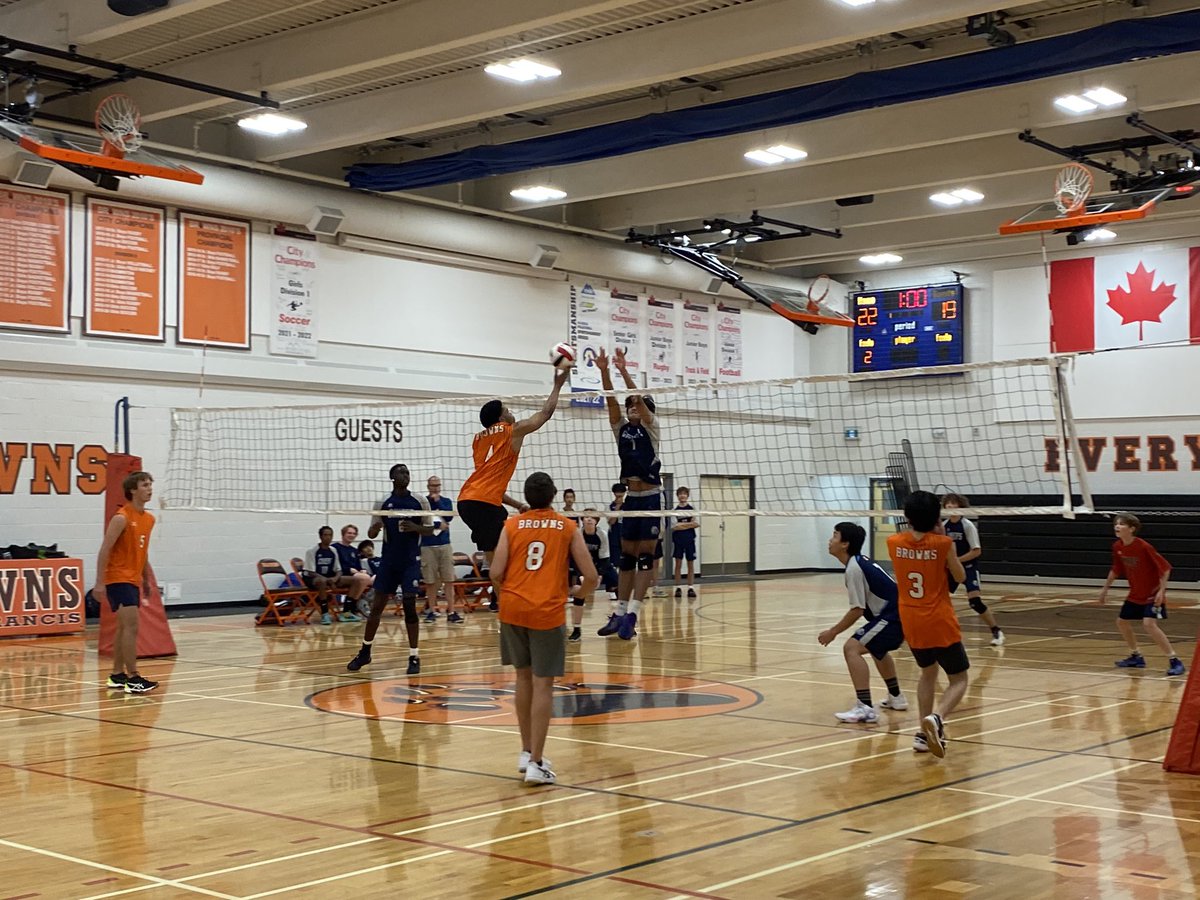 StFrancisCCSD's tweet photo. Great start to the season forJunior Boys Volleyball. Well done, Gentlemen! #GoBrowns 🐻🏐🐾 https://t.co/1HrsRAHxEs