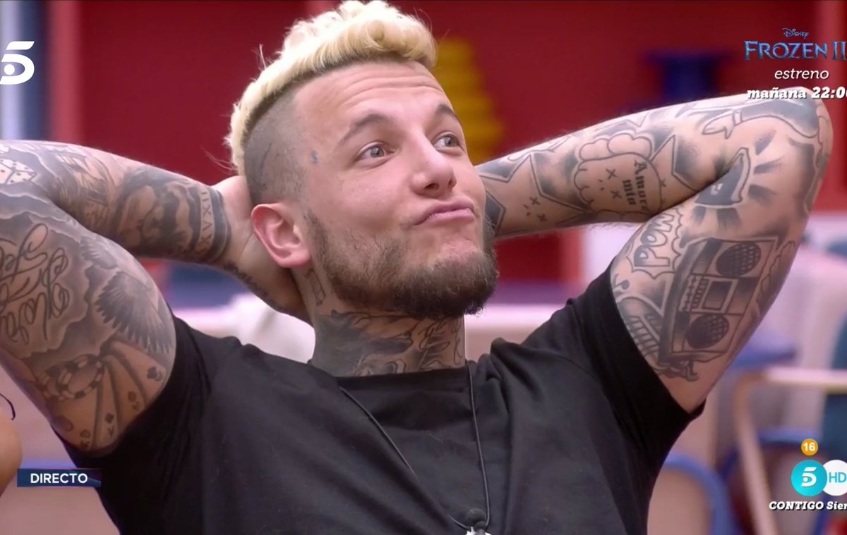 ConBatayPeineta's tweet image. La chorva esta pidiéndole explicaciones a Jess x defender a Álex? Váyase Alpedrete señora!!
Ya está...decidido queda, q mientras  Jessica funcione x libre de las DivinAs se la proteje...😈
#GHVIPGala2