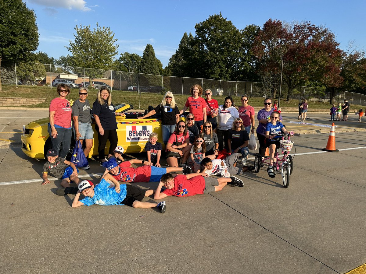 UrbandaleCSD's tweet photo. J-Hawk spirit was everywhere tonight! Thank you to our students, staff &amp; families for making the Homecoming Parade such a special tradition! #HOCO2023 https://t.co/b4PcraPPXw