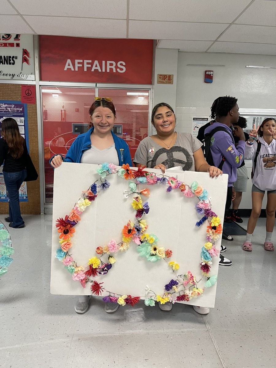 NEHSYearbooks's tweet photo. Thank you Dr. Smith and the peer counseling students for hosting this incredible moment of peace in the North Hall today! #PeaceWeek2023 #GoWithPeace https://t.co/9GtyF6b9so