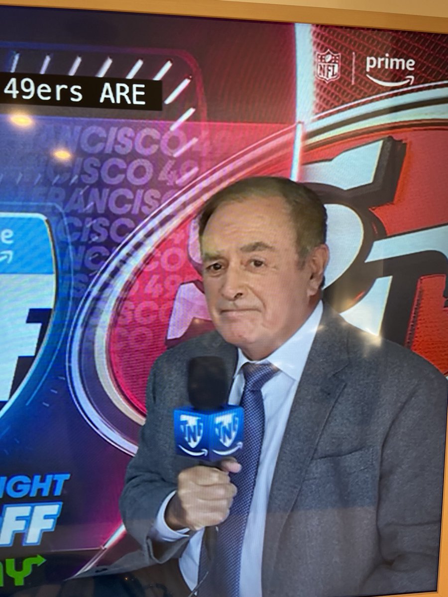 ThompsonRyanM's tweet image. ⁦@mlombardiNFL⁩ ⁦@FemiAbebefe⁩ would you look at that knot??!! 👔 immaculate