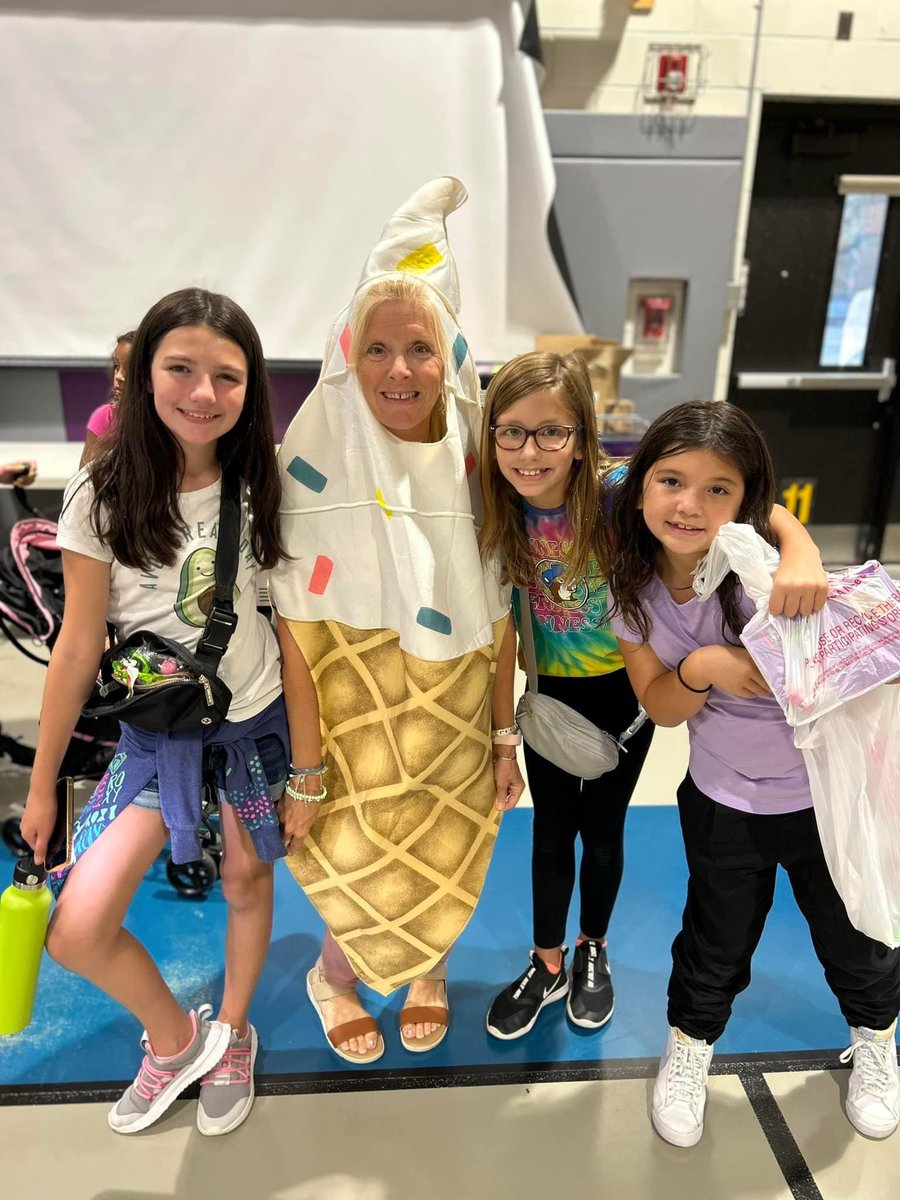 Voorhees Ice Cream Social &amp; Book Fair was wonderful! 100s  of students &amp; family members enjoyed the 🍦 funded by our PTA &amp; selflessly served by dedicated PTA dads &amp; moms. Thank you to staff who attended &amp; parents who did so much to make it a great night for our students &amp; school!