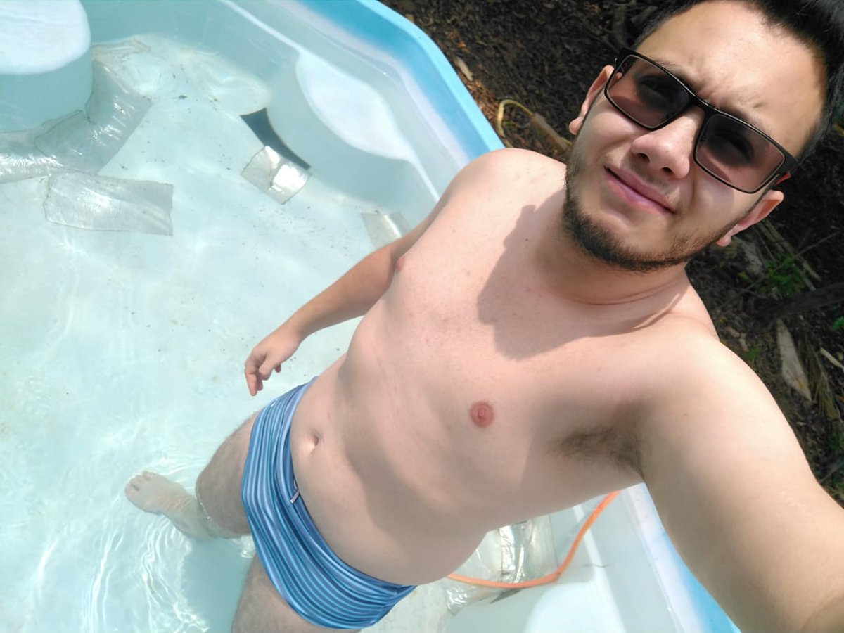 gabrielm1995s's tweet photo. #tbt nesse calorão saudade dessa piscina https://t.co/rwVdMMbBKu