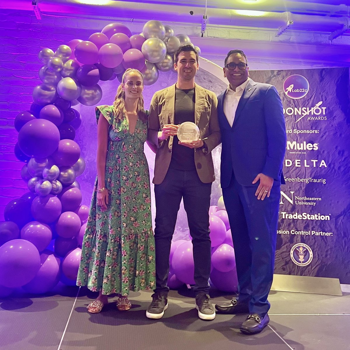 Congratulations to Antonio Delgado, <a href="/MDCollege/">Miami Dade College</a> VP of #Innovation + #Technology Partnerships, for receiving the 2023 “eMerge Convener Award.” The award was presented by our CEO + President Melissa Medina during tonight's @Lab22c Moonshot Awards. 🏆🎉

#eMergeAmericas #MiamiTech