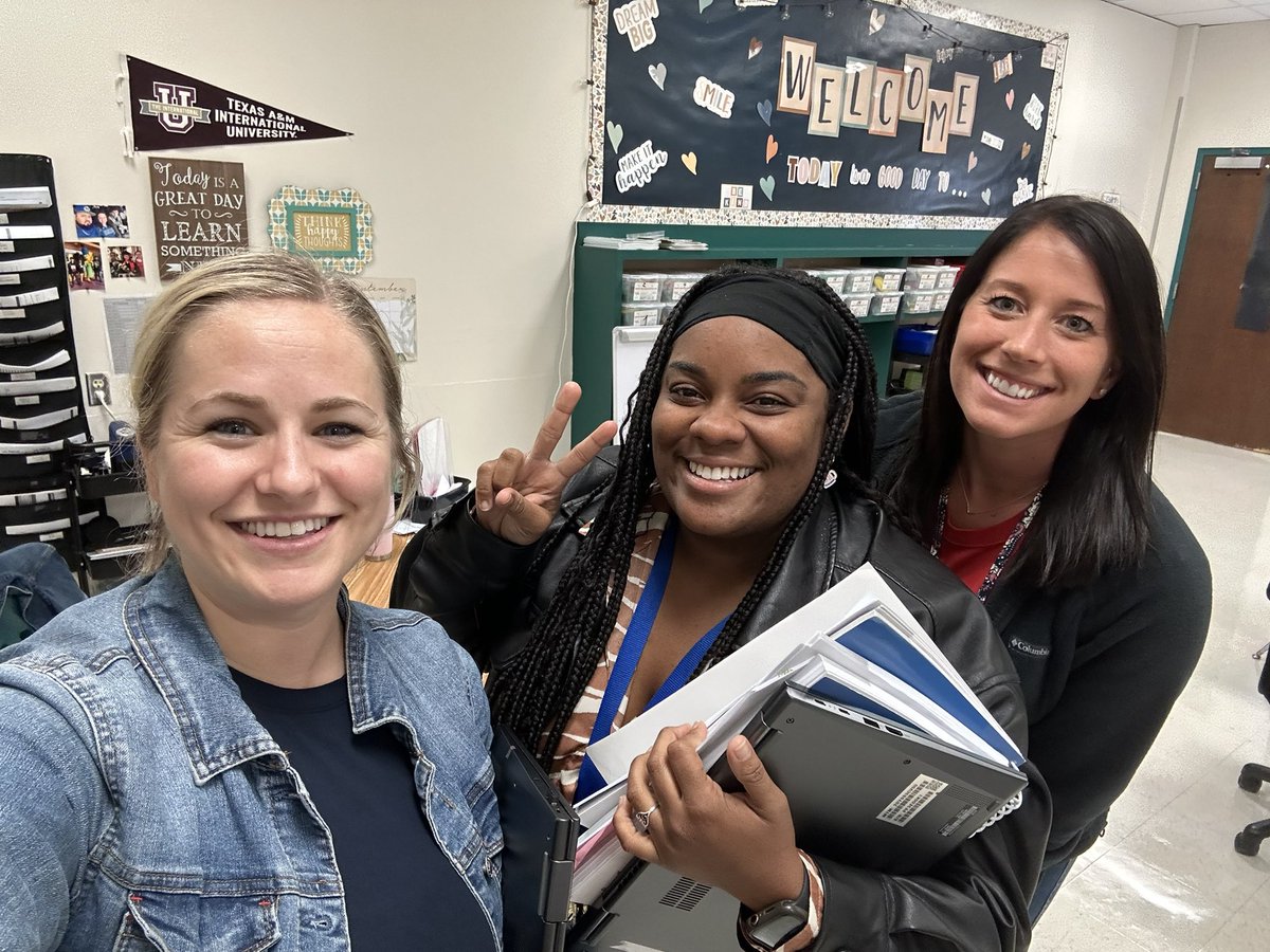 🍎 📚 A great afternoon of rehearsing and planning with Ms. Johnson! <a href="/A_Theobald18/">Alexis Theobald, M.Ed</a> <a href="/Roach_Wranglers/">Roach Elementary</a> @GISDLiteracy