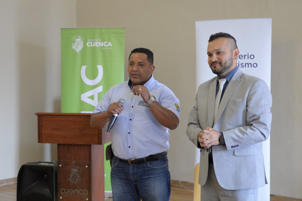 emac_ep's tweet photo. "Fomentamos el cuidado del Parque Nacional El Cajas. A los transportistas les ofrecemos alternativas para una disposición adecuada de residuos en los viajes Guayaquil-Cuenca. Juntos, protegemos nuestra naturaleza. ♻️🌿 #CuidemosElCajas #TransporteResponsable
#AmorPorCuenca❤️💛 https://t.co/lNUZ2IkJBB