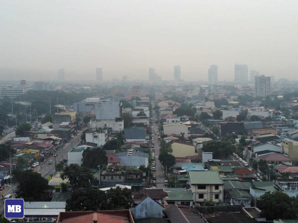manilabulletin's tweet photo. LOOK: The haze caused by Taal's volcanic smog or "vog" has spread over Metro Manila causing the suspension of classes in some cities on Friday, Sept. 22. 

Phivolcs explained that the composition of vog can cause eye, throat and respiratory tract irritation with severities depending on the gas concentrations and durations of exposure. 

📷: Mark Balmores | MB