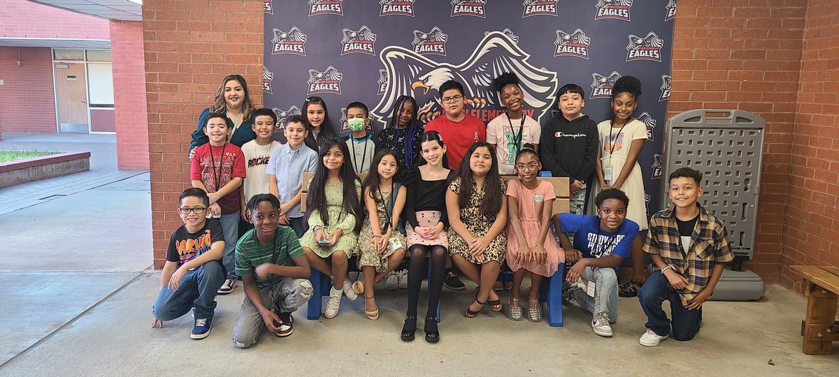 Gray Student Council had their first duty greeting special guest in our campus @GrayES_AISD
#FindTheGood