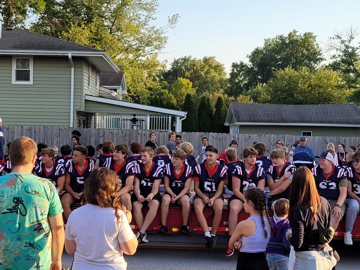foxiroxy69's tweet photo. Urbandale homecoming 2023 @VAL_UCSD @UHS_UCSD @JHawkFB #hoco23 #jhawks https://t.co/0gJYWdVjgc