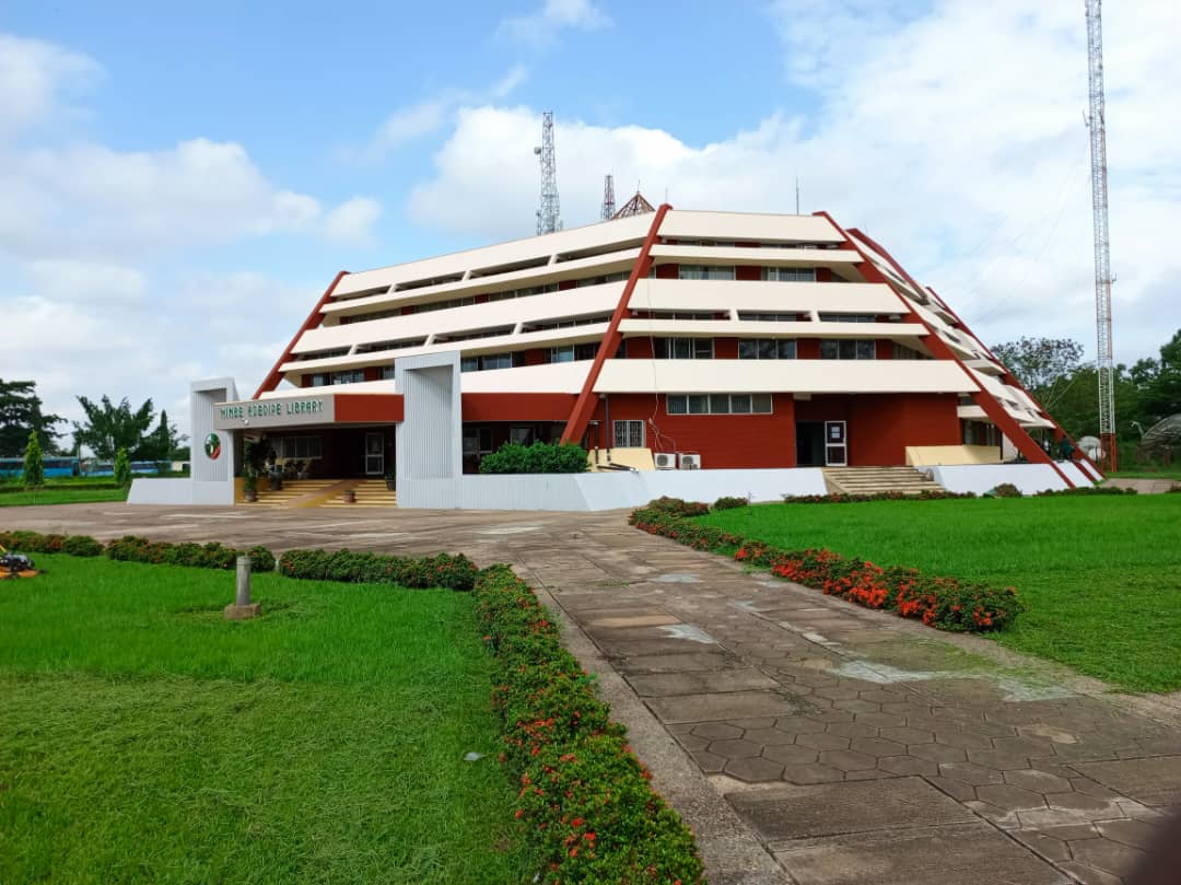 seunonigbinde's tweet photo. Thankful to be part of a group of FUNAAB Alumni - Steve, Niyi, Oluseun &amp; Oluwaseun-  who changed the condition of our library. https://t.co/I1hFzsbkpC