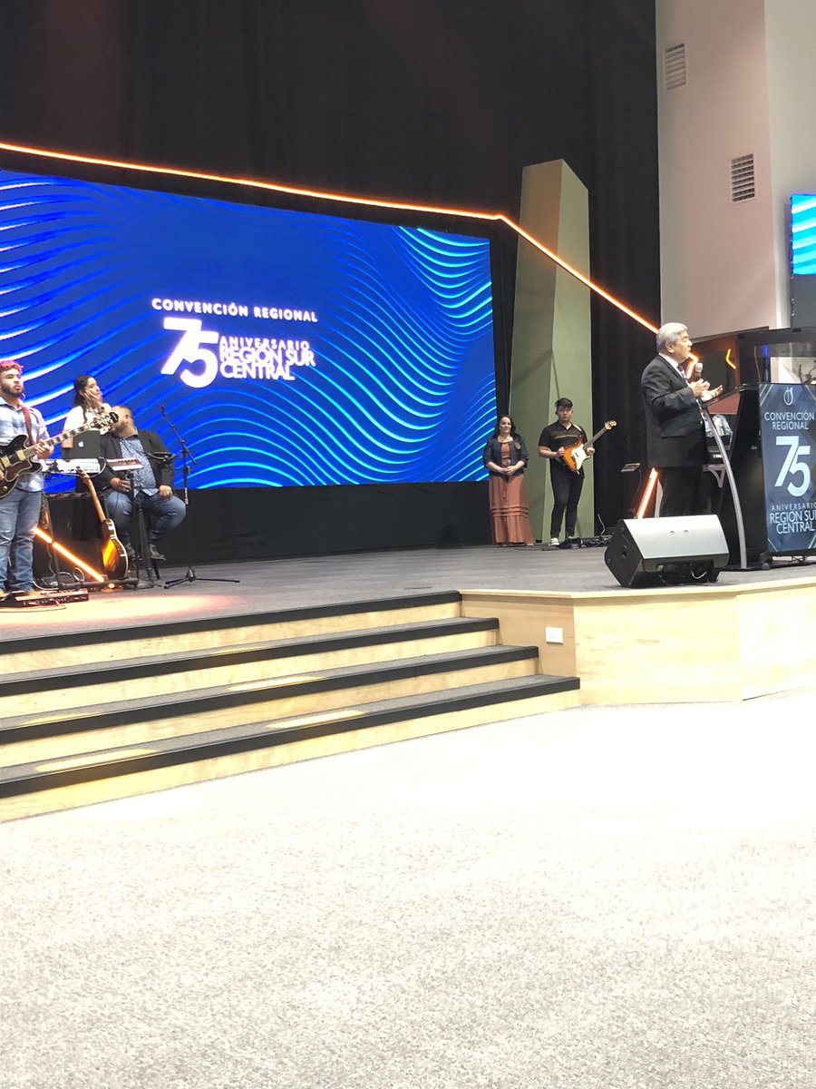 matthewtpropes's tweet photo. El día siguiente después de la convención de @txcog - @angelbmarcial y yo encontramos con nuestro amigo (y compañero en el ministerial de Jovenes y Discipulado) Juan Carlos Bixcul y Obispo Fidencio Burgueño para celebrar 75 años de la Región Sur Central en su convención regional. https://t.co/nPwEdspnqR