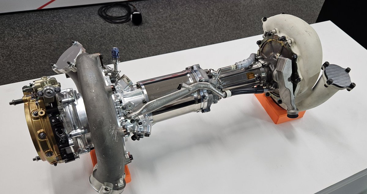 AlbertFabrega's tweet photo. Fotos de la unidad de potencia de Honda de 2021. Increíble 😍

2021 Honda's power unit pictures. Amazing😍
#f1 #JapaneseGP https://t.co/Ip4ZgmXZBK