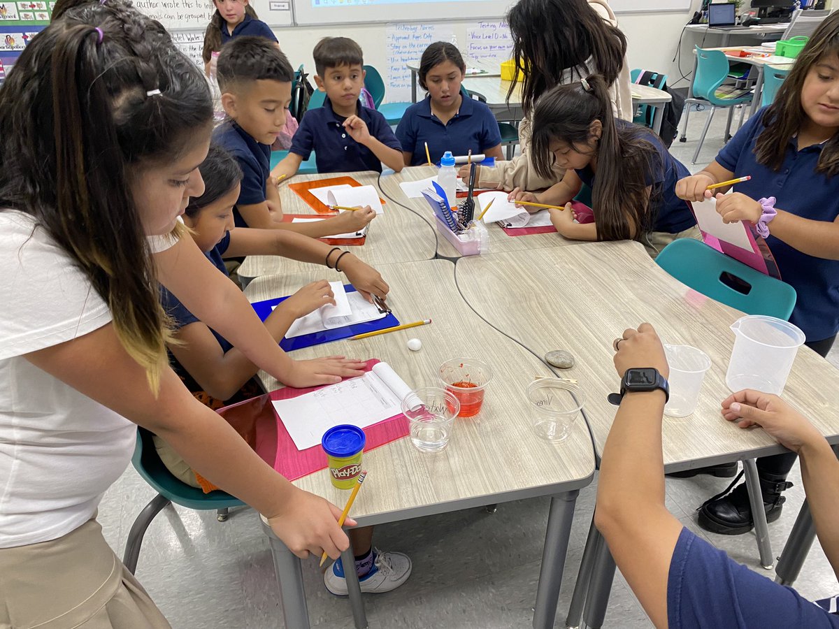 SouthwickAndrew's tweet photo. Ms Ynostrosa,  Great lesson today! Your students were so focused and engaged! #Winston_ISE, #EISDofSA https://t.co/YxVMwbMUHW