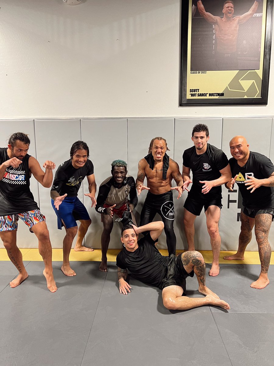 ManiacMcGhee07's tweet photo. Surround yourself with people who challenge you, teach you, and push you!!! 💪🏽 @TheMMALAB 

#mmalab #mmalabelite #mma #ufc #ufcfighter https://t.co/zVliQ6igXL