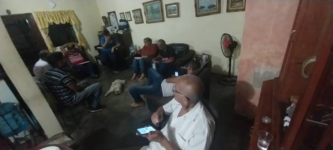 JuvenCEMValmVal's tweet photo. La Juventud presente en @CEMValmoreRVale al lado de sus autoridades municipales @StalinLinares y @OrgCEMValmoreVa recibiendo líneas de acción para enrumbar el triunfo que pide el pueblo venezolano del Líder @prospericarlos #DemosElPrimerPaso hacia la #ProsperidADxVzla https://t.co/x7dUDivjsU