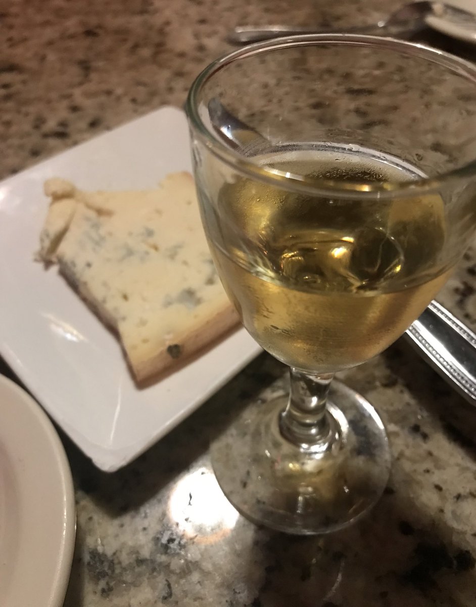 SuzyQlovesWine's tweet image. My favorite indulgence. Sauternes and blue cheese. #ThirstyThursday