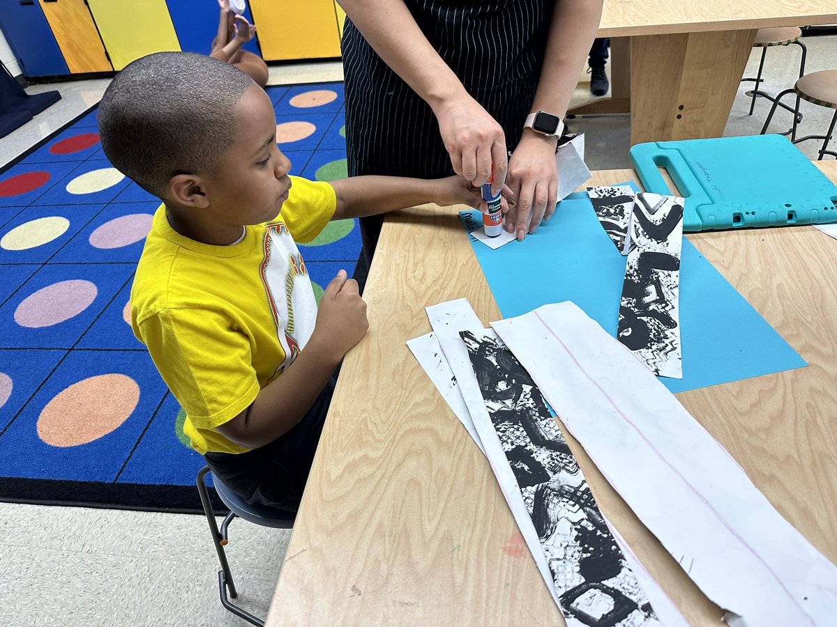 This art inspired by #charlesmcgee was the perfect beginning of the year lesson for my students. So accessible for 1st-5th as well as my #multineeds students plus a great review/intro on line, drawing materials, cutting AND gluing!

#irving97 #d97art #oakpark97 #weared97