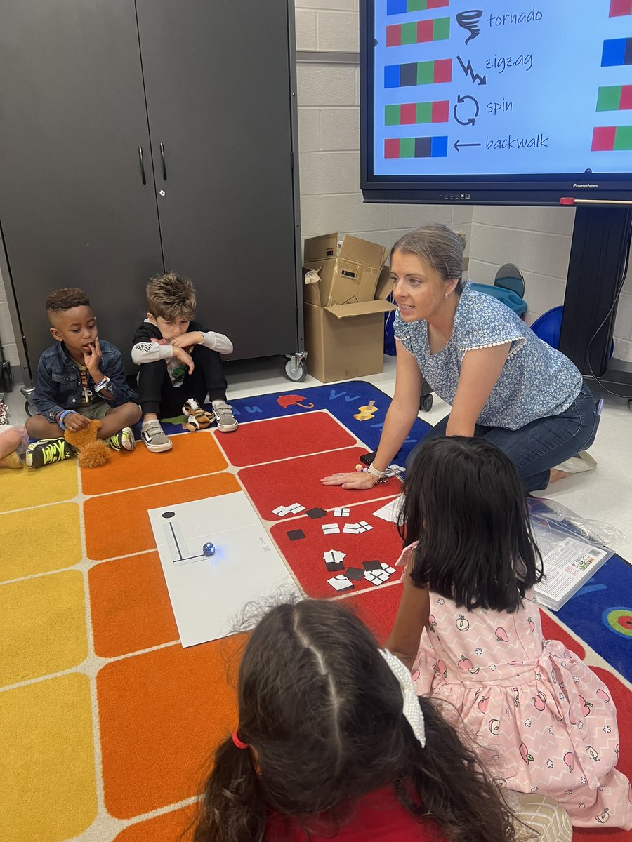 Thanks for collaborating with us <a href="/MrsAllenGPEIFT/">Julia Allen</a> we loved using the ozobots and new ozobot tiles! #GoGPGators <a href="/GoshenPostES/">Goshen Post ES</a> <a href="/LCPSProLearning/">@LCPSProLearning</a> <a href="/jillbuss2014/">Jill Buss</a>