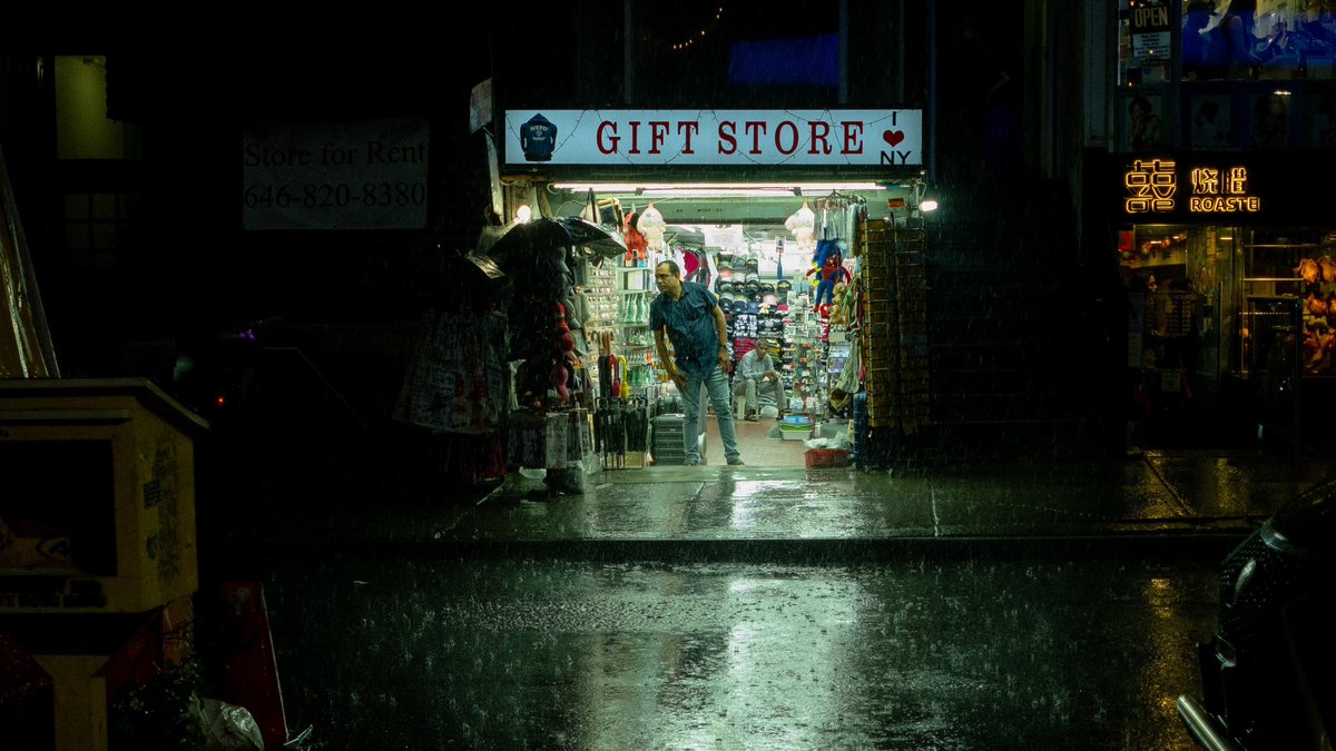 Caught in the rain, Chinatown Manhattan.

 #fujifilm #fujilove