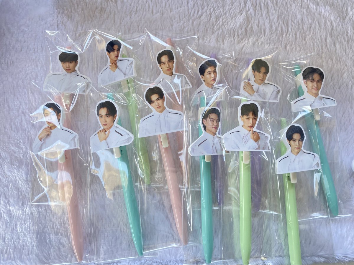 jwhundred_'s tweet photo. ✏️Pen set   12 แท่ง  12 เมมเบอร์  พร้อมส่ง  นัดรับหน้าคอนได้   รส. 250  มีของแถมให้ด้วยน้าาา 😊😊  สนใจเดมมาได้เลยค้าบบบ  

#789TheTimeCapsuleDay1 https://t.co/DCUIqKKDcf