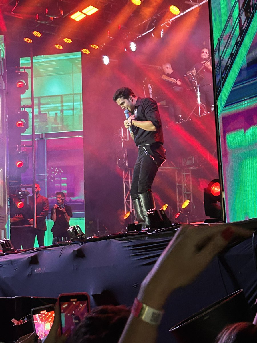 httsmavi's tweet photo. Deus muito obrigado por essa oportunidade, caralho tô muito feliz, eu te amo luan santana!!!!! https://t.co/ScMYr3C5BV