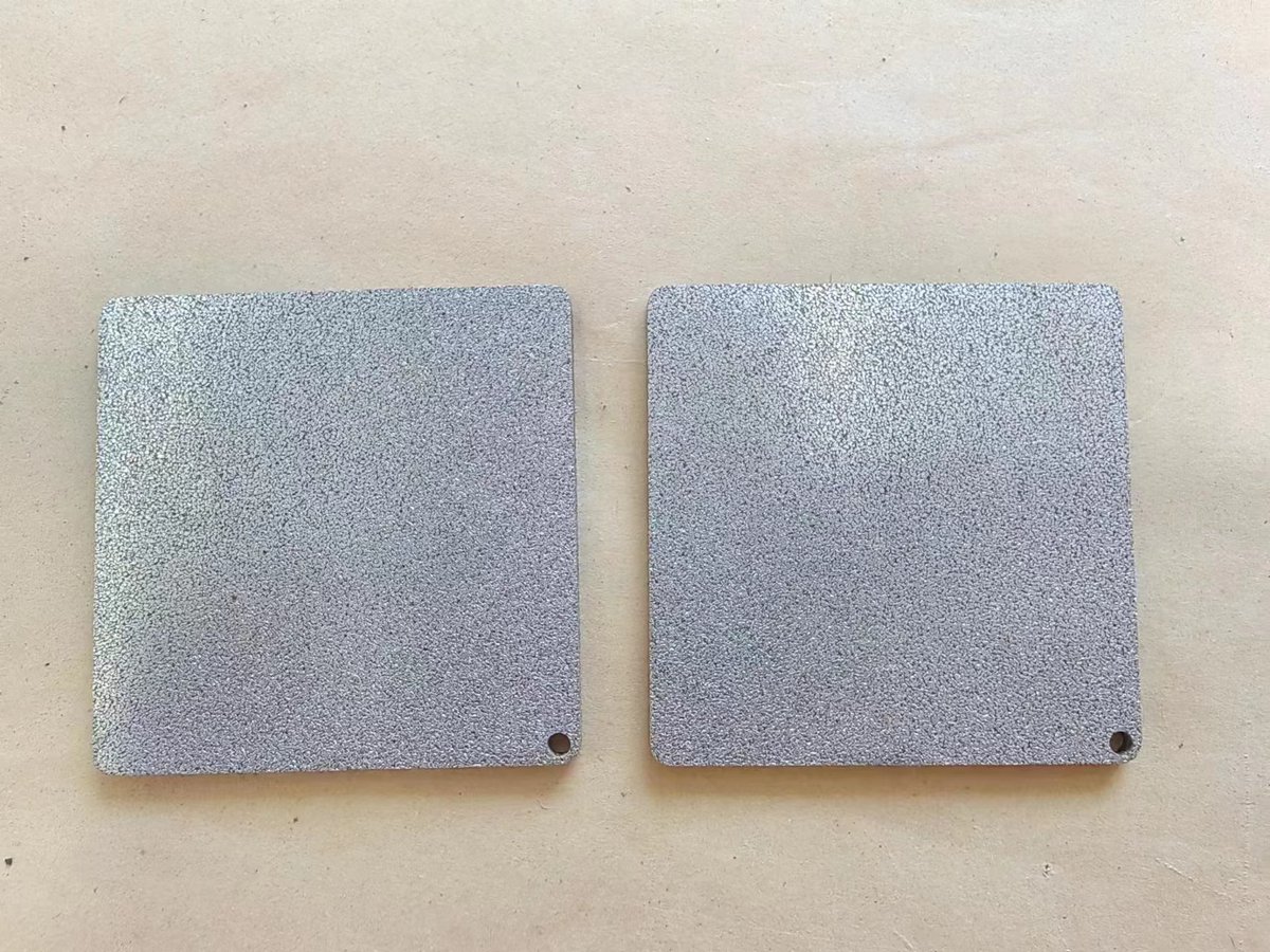 50um sintered porous titanium plate with holes.
#GDL #PTL  #MPL #hydrogen #PEMWE