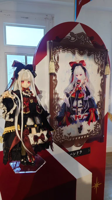 つばすさん主催のドール展『物語の王国』に来てます。ドールのクオリティの高さに脱帽。ハマるひとがハマる理由が解る。。 (キービジュ背景を描かせてもらっています)