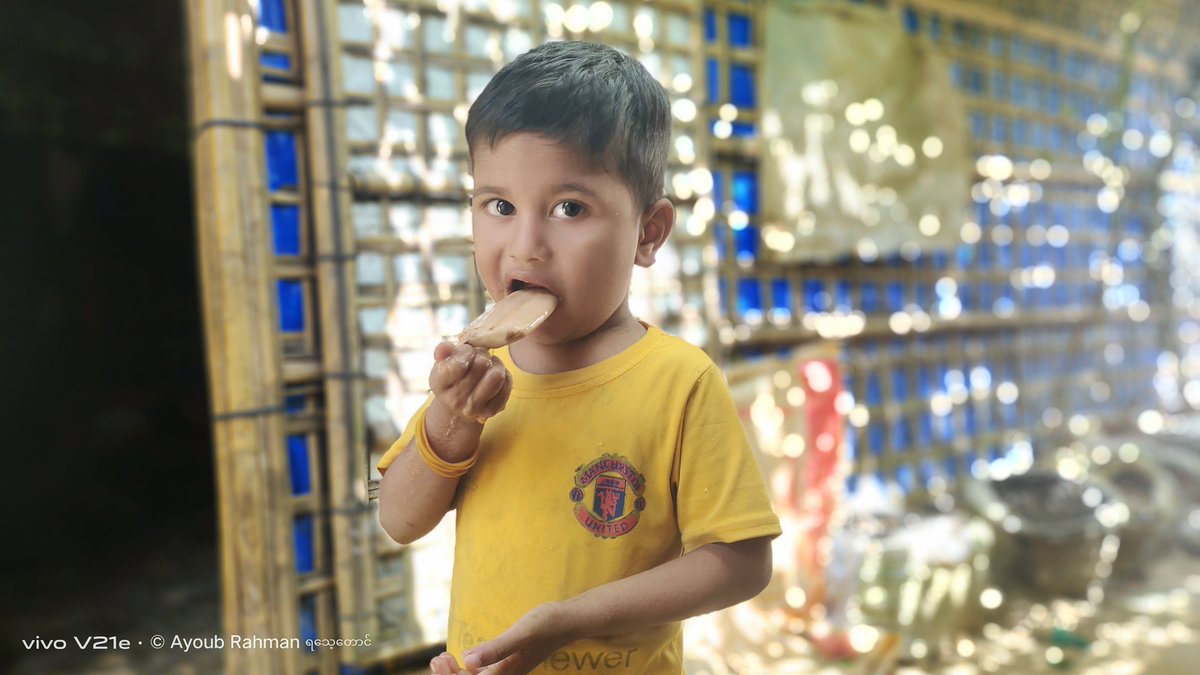 AyubRahman21's tweet photo. Rohingya 🍦🍦 boy

#InRohingyaRefugeeCamp
#RohingyaChild
#Ice_cream
#photography @AyubRahman21 https://t.co/vure8OxZ9l
