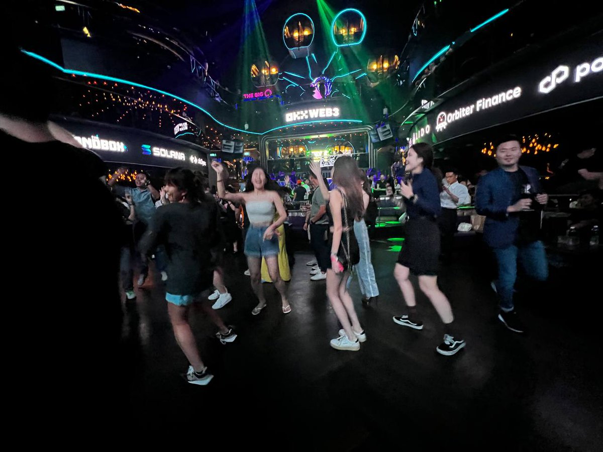 Fambam_com's tweet photo. We love @token2049 we love parties 🪩🪩🪩🍾🍾🍾@IdaWahap
#TOKEN2049Week https://t.co/PZ6CqRTjbK