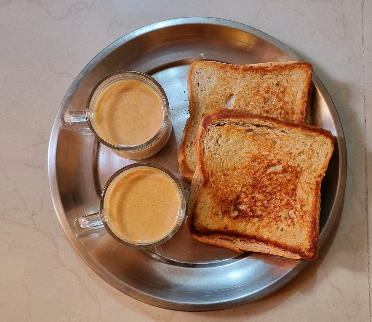 आलस का दूसरा नाम ब्रेड 🥪 चाय 🍵 है 🤣

#biharankajiwan #biharigirl #biharsehai #patna #bihar #breakfast #sandwich #chai #chailover #food #beingfoodie #instaphoto #instaphotography