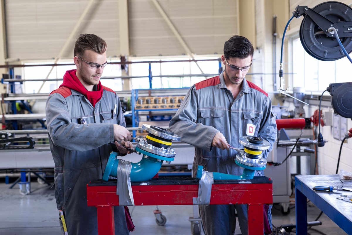 𝐎𝐩𝐥𝐞𝐢𝐝𝐢𝐧𝐠 𝐚𝐥𝐥𝐫𝐨𝐮𝐧𝐝 𝐩𝐢𝐣𝐩𝐛𝐞𝐰𝐞𝐫𝐤𝐞𝐫 🔧

Maak pijpdelen en verbindingen, signaleer productiefouten en voer bewerkings- en vervormingstechnieken uit. En natuurlijk veel meer. Meer info over deze opleiding ☟ 
 
buff.ly/3QjJoUF