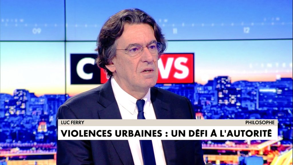 Brevesdepresse's tweet photo. ⚡🇨🇵INFO - Luc #Ferry a perdu ses nerfs mi-septembre devant l'Élysée quand un policier lui a demandé de se soumettre aux procédures de contrôle. "J'en ai rien à foutre. Je vous emmerde. Petit con !", a lancé l'ex-ministre en forçant le passage... L'agent a porté plainte. (Canard) https://t.co/61clvDVXsH