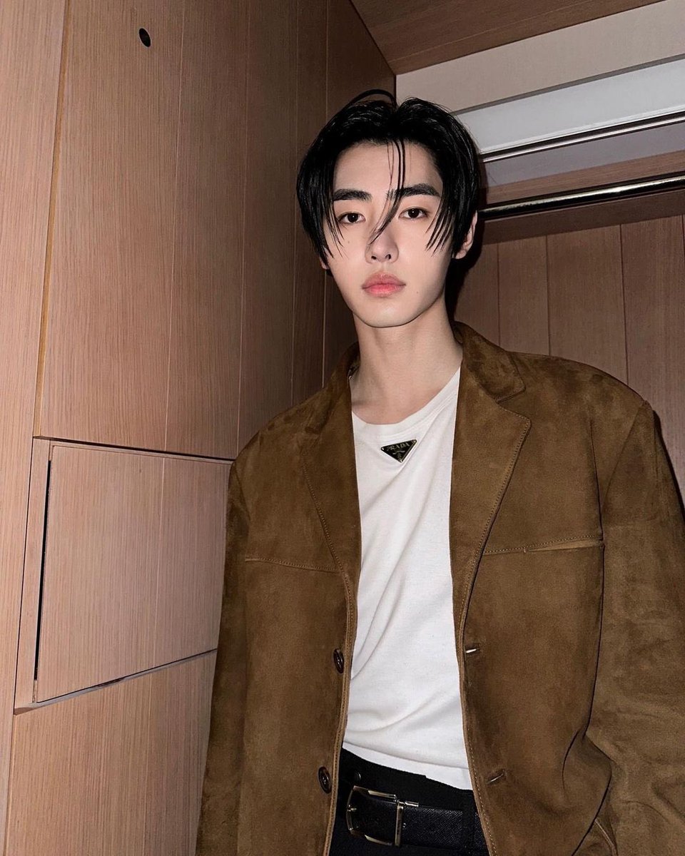 enhypenupdates's tweet photo. [INSTAGRAM] 230922

“📸 @prada
#Prada #PradaSS24 #PRADAxENHYPEN”

(1/2)

@ENHYPEN_members @ENHYPEN #ENHYPEN #엔하이픈 #SUNGHOON #성훈 https://t.co/HlWXvlZkMp