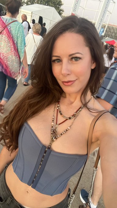 What color are my eyes today 👀 https://t.co/RcnAlECG8o