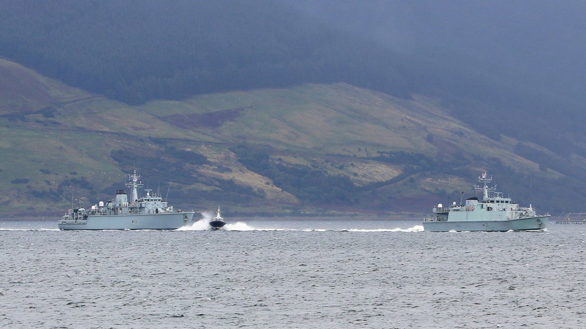 .<a href="/HMSHurworth/">HMS Hurworth</a> and 
<a href="/HMSPenzance/">HMS Penzance</a>  in Rothesay Bay while conducting force protection drills <a href="/FOST/">FOST Royal Navy</a> 

Via <a href="/daveswanpics/">David Swan</a>