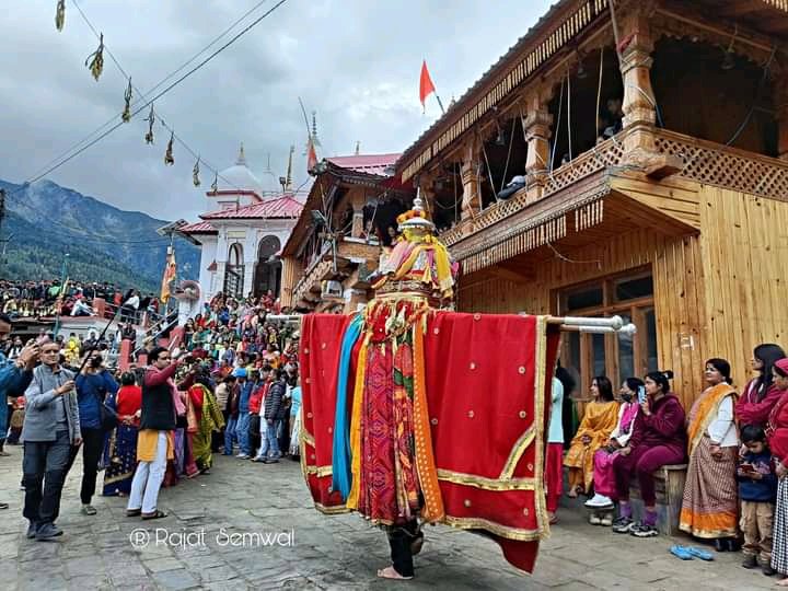 PahadNama's tweet photo. सेल्कू मेला  मुखबा ( माँ गंगा का मायका) 2023 की कुछ झलकियाँ

जय माँ गंगे | जय सोमेश्वर देवता

छायाचित्र साभार : रजत सेमवाल जी https://t.co/WvXPRhCXuS