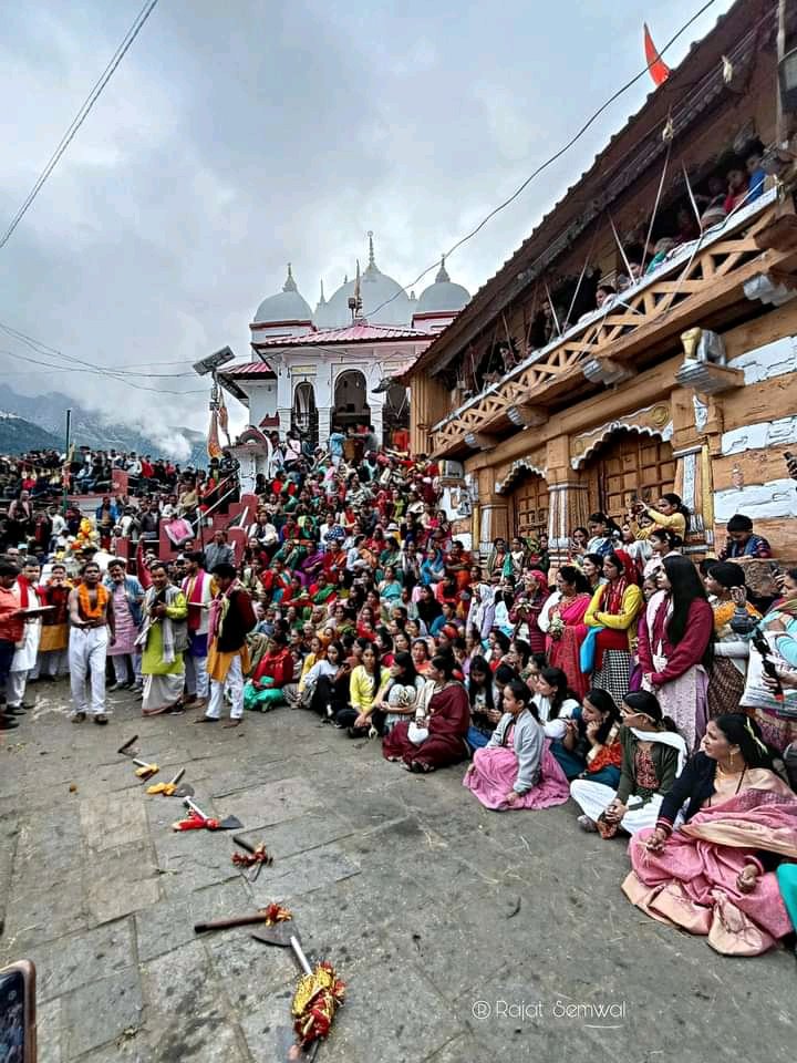 सेल्कू मेला  मुखबा ( माँ गंगा का मायका) 2023 की कुछ झलकियाँ

जय माँ गंगे | जय सोमेश्वर देवता

छायाचित्र साभार : रजत सेमवाल जी