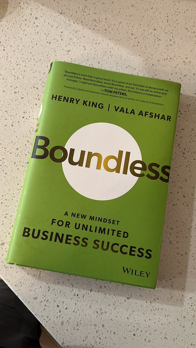 NevinNewell's tweet photo. Just received my copy @ValaAfshar 🙌🏼 https://t.co/cWTGSMWoCU