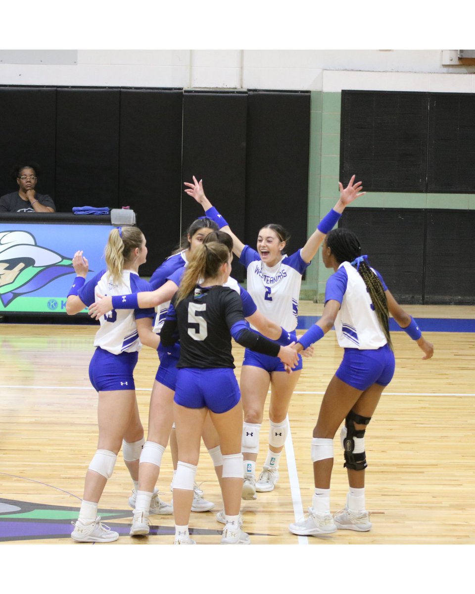wtc_volleyball's tweet photo. Snapshots from last nights conference win 📸🤠

@Kennedy_Rae_26 @AddieHernandezz @kendallgrace06 @officialvnnaa @brooke_lehr @_flor_lazo5_ https://t.co/FOjNdEYs1v
