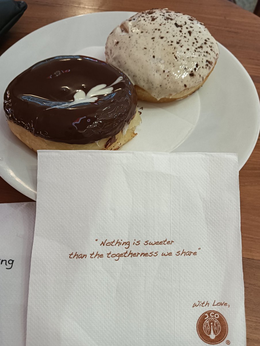 ahmadnasaruddin's tweet image. Breakfast pagi di Malaysia
- ROTO CANAI
Di Surabaya
- NASI CAMPUR
- JCO

#lbms