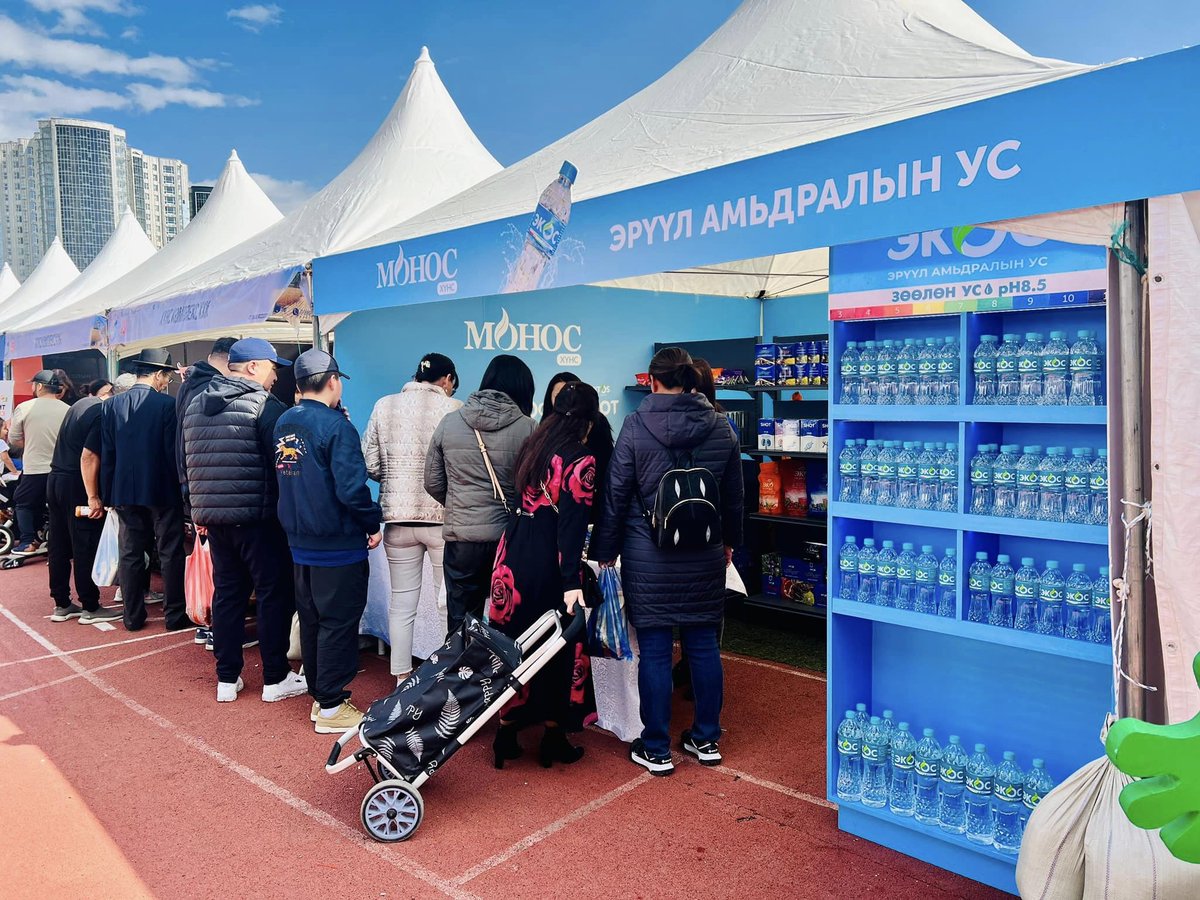 FoodsMonos's tweet photo. ЭКОС эрүүл амьдралын ус “АРД ТҮМНИЙ ХҮНС”-ээр тодорлоо.

“Монголын хүнсчдийн нэгдсэн холбоо”-оос хэрэглэгчдийн таашаалд нийцсэн, өдөр тутамд хэрэглэгддэг, дотооддоо үйлдвэрлэсэн бүтээгдэхүүнийг жил бүр тодруулан өргөмжилдөг бөгөөд “Монос Хүнс” ХК-ийн “Экос” pH 8.5-тай шүлтлэг ус “АРД ТҮМНИЙ ХҮНС-2024”-ээр шалгарч, батламжаа гардан авлаа.

НИЙТ АРД ИРГЭД, ХЭРЭГЛЭГЧ ТА БҮХЭНДЭЭ ЭРҮҮЛ ЭНХИЙГ ХҮСЬЕ.

#Экос #ЭрүүлАмьдралынУс #АрдТүмнийХүнс #МонголОюунСэтгэлгээгДэлхийдТаниулна #МоносХүнсХК #MonosGroup