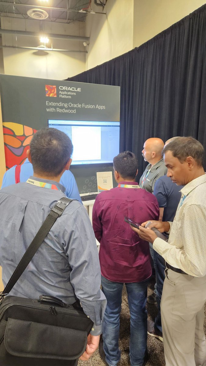 ShayOracle's tweet image. Lots of interest in #Oracle Visual Builder at our labs, sessions and demo pods at #CloudWorld.
Many "wow this is cool" reactions when showing the power of #OracleVB to extend Fusion Apps with Redwood UIs.