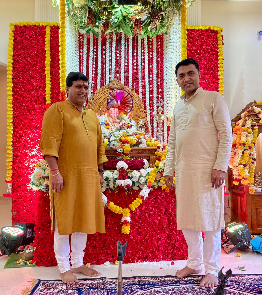 DajiSalkar's tweet photo. Visited Hon. Chief Minister @DrPramodPSawant at his residence in Kothambi on the occasion of Ganesh Chathurthi.
Also visited the home of Shri Satish Dhond, Sangathan Mantri (Org) West Bengal, at Pirna and sought blessings of Lord Ganpati.
#chavath https://t.co/5zJAiBxuAK
