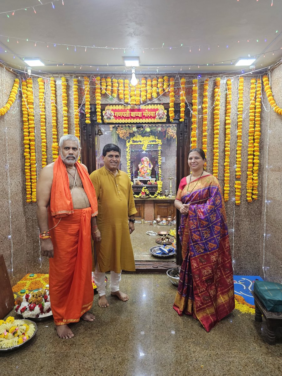 DajiSalkar's tweet photo. Visited Hon. Chief Minister @DrPramodPSawant at his residence in Kothambi on the occasion of Ganesh Chathurthi.
Also visited the home of Shri Satish Dhond, Sangathan Mantri (Org) West Bengal, at Pirna and sought blessings of Lord Ganpati.
#chavath https://t.co/5zJAiBxuAK